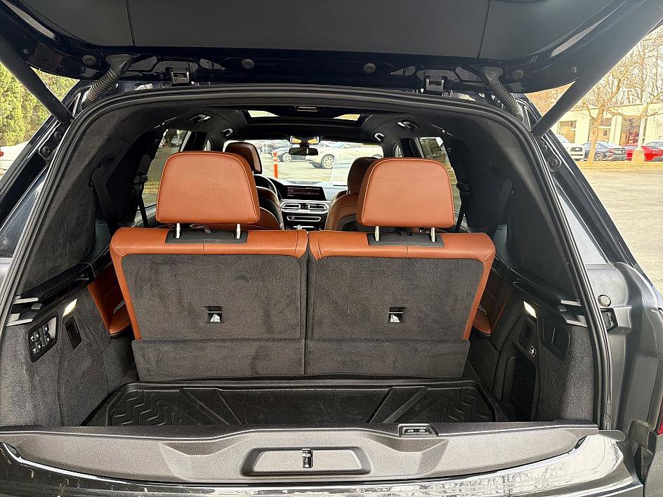 Used 2020 BMW X7 M50i image 24