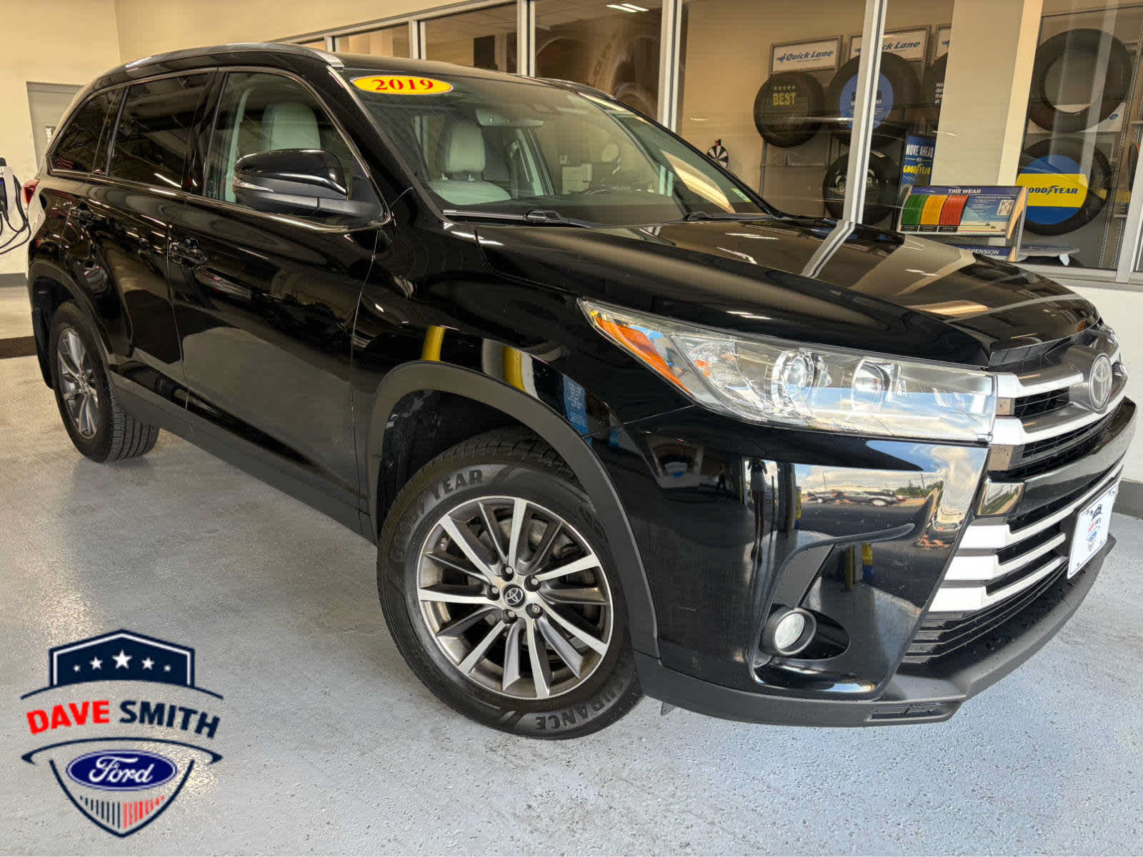 Used 2019 Toyota Highlander XLE AWD/4WD image 4