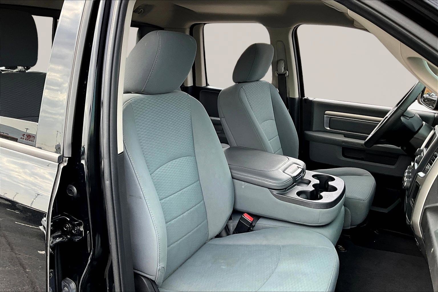 Used 2019 RAM 1500 Classic SLT image 26