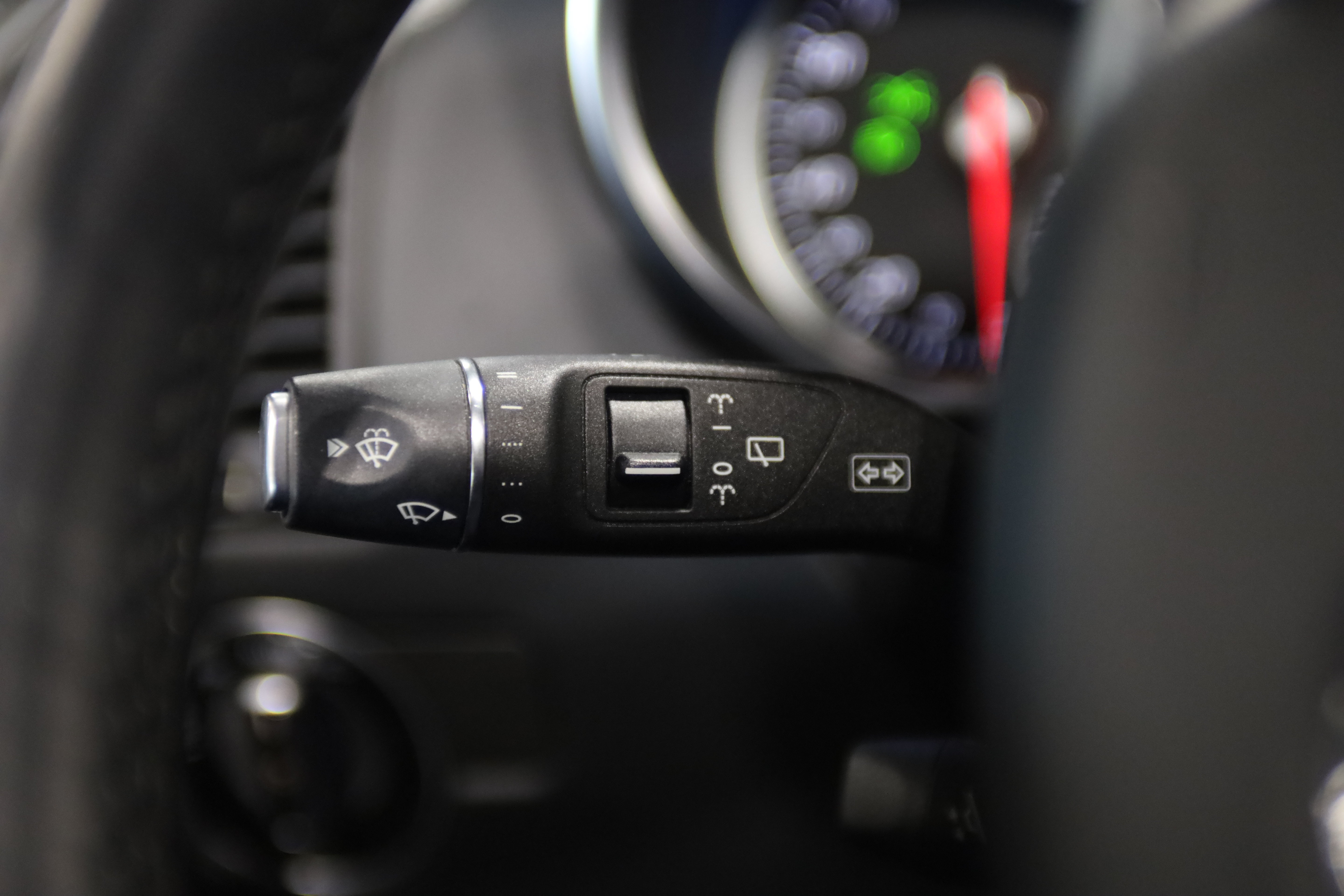 Used 2018 Mercedes-Benz G 550 Squared image 24