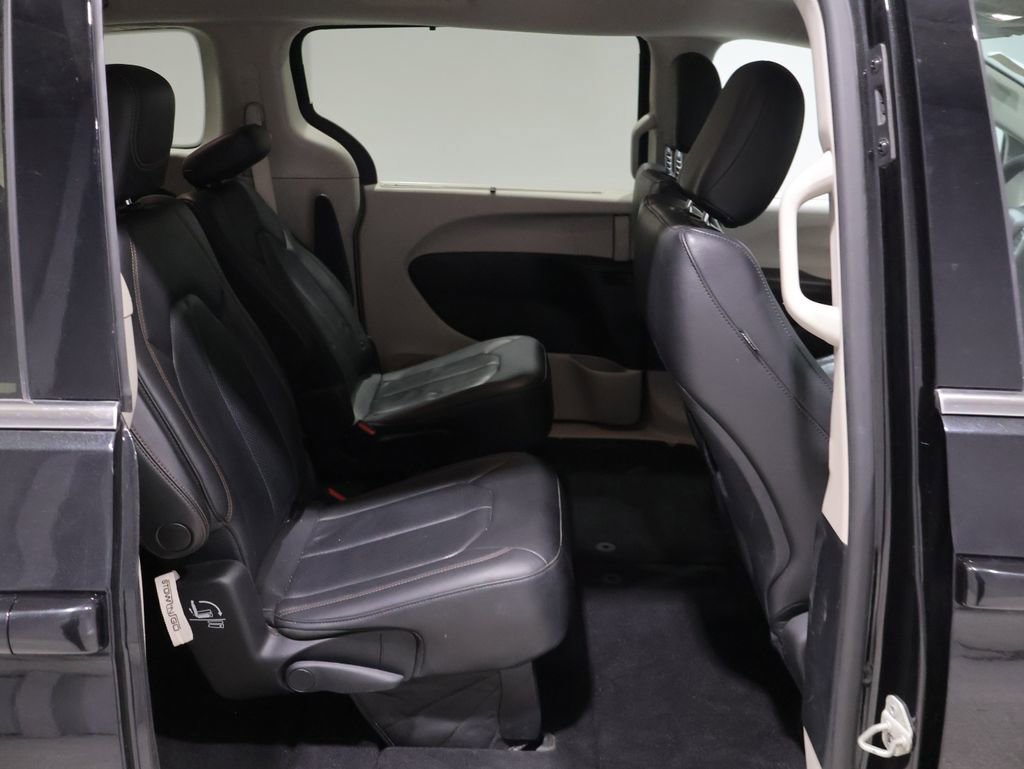 Used 2019 Chrysler Pacifica Touring-L w/ Advanced Safetytec Group image 23