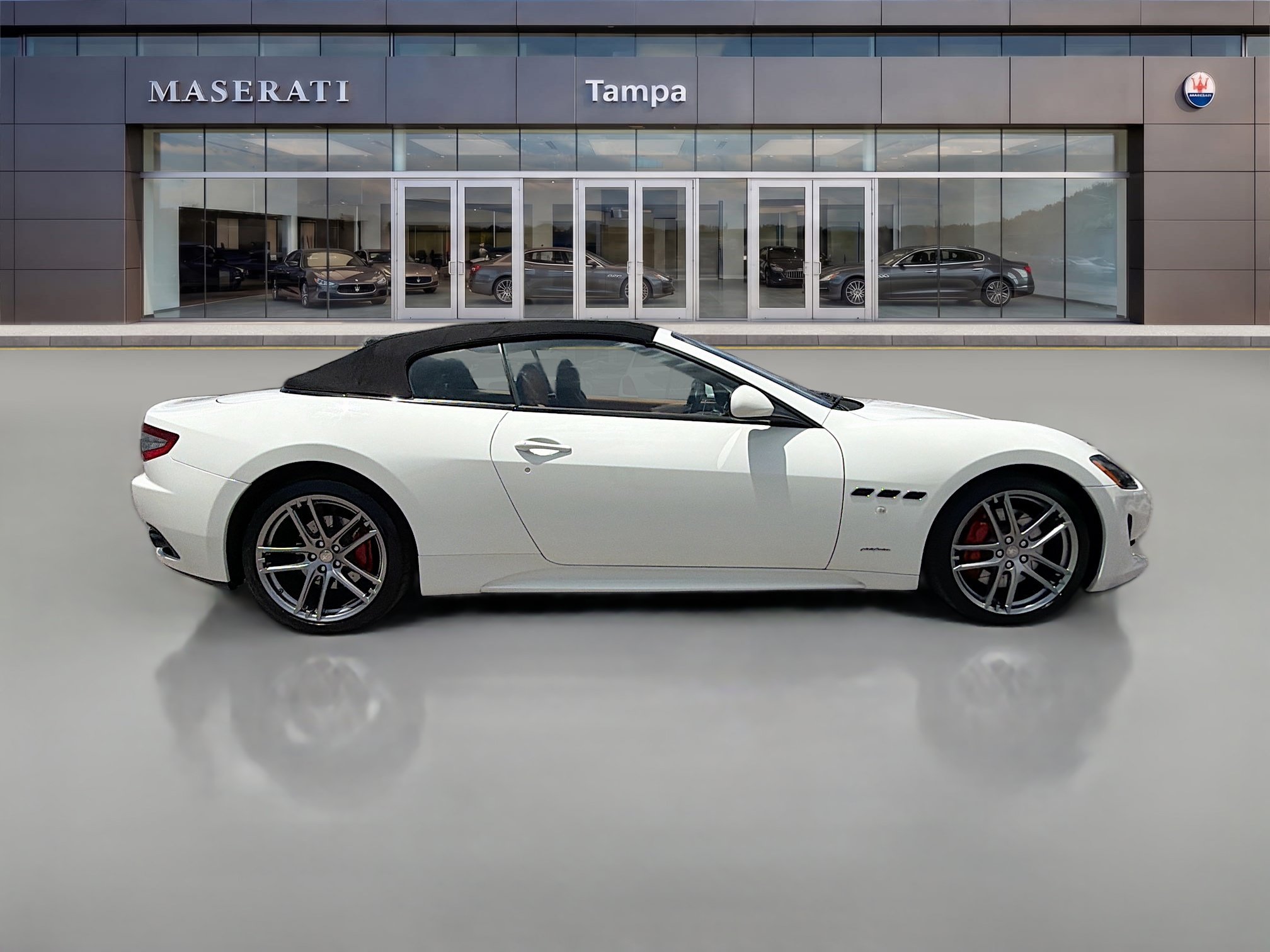 Used 2016 Maserati GranTurismo MC RWD image 2