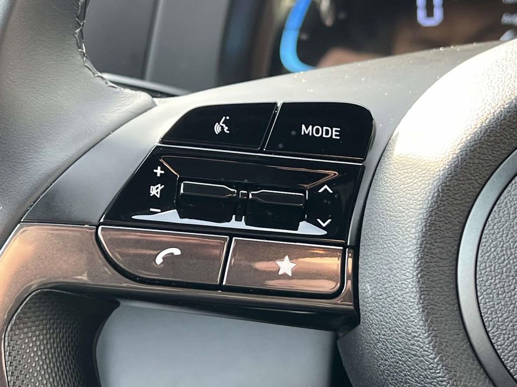 Certified 2025 Hyundai Elantra Sport image 21