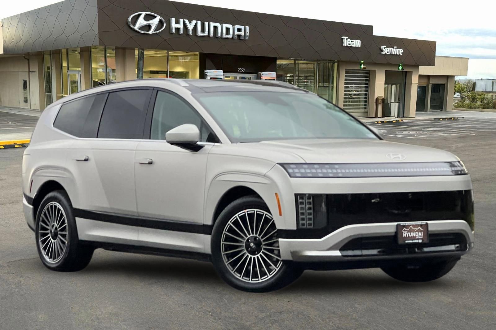 New 2026 Hyundai Ioniq 9 Calligraphy image 2