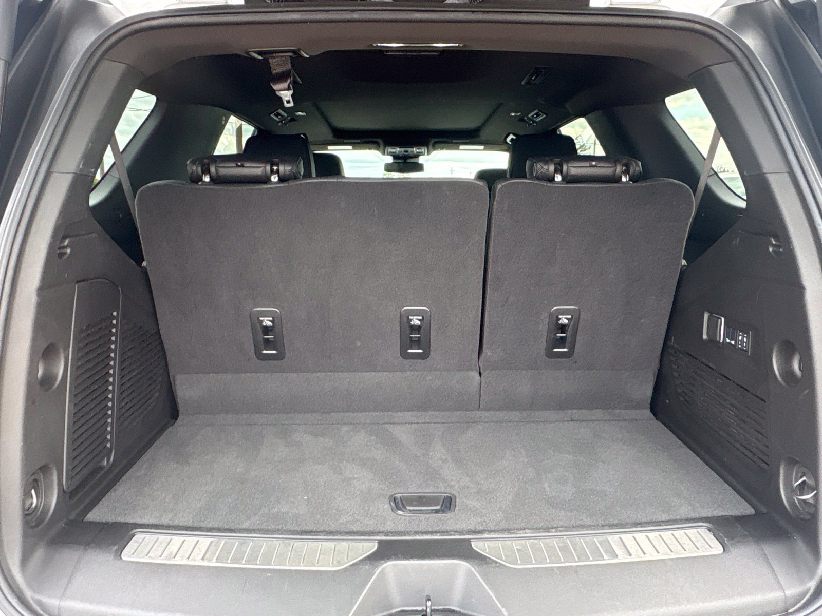 Used 2025 GMC Yukon Denali w/ Sun & Power Step Package AWD/4WD image 21