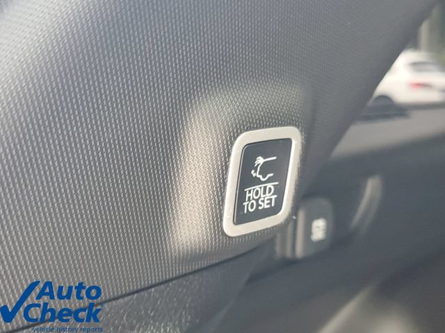 Used 2025 Jeep Grand Cherokee Limited RWD image 11