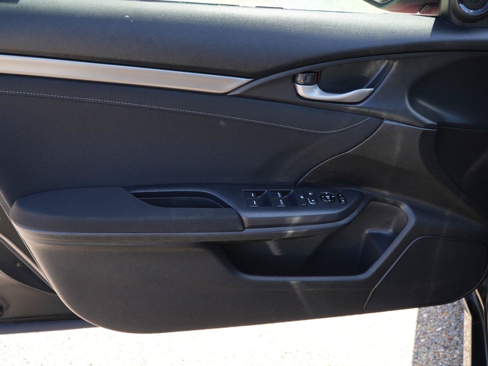 Used 2018 Honda Civic EX image 4