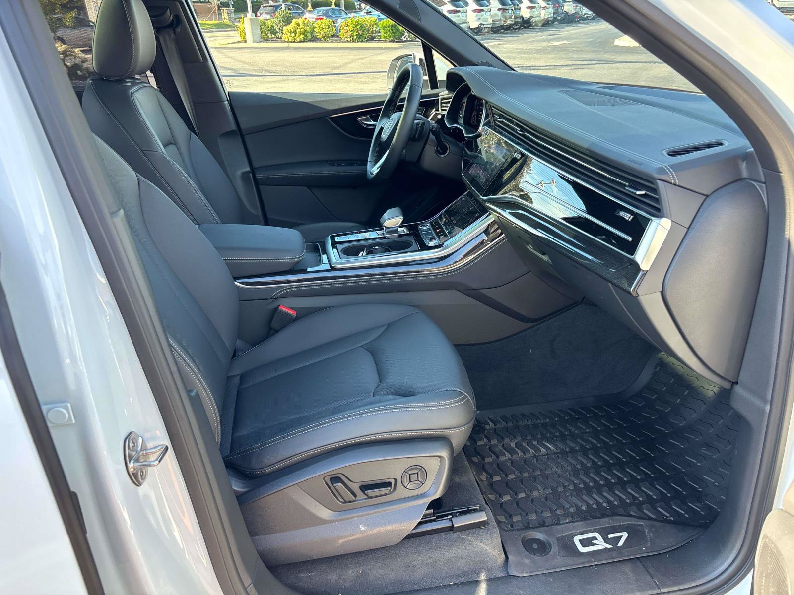 Used 2025 Audi Q7 3.0T Premium Plus AWD/4WD image 19
