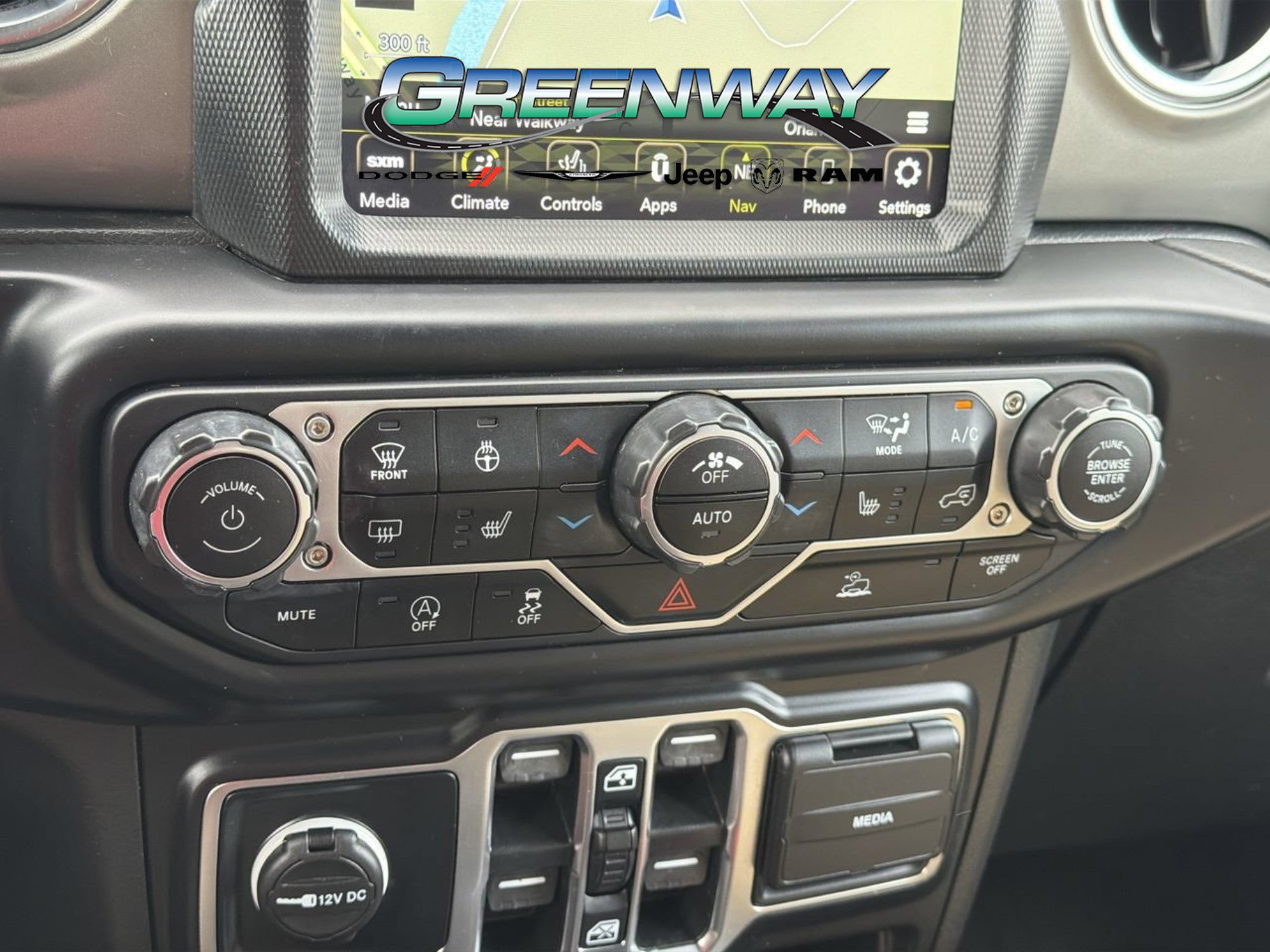 Used 2022 Jeep Wrangler Unlimited Sahara w/ Cold Weather Group AWD/4WD image 20