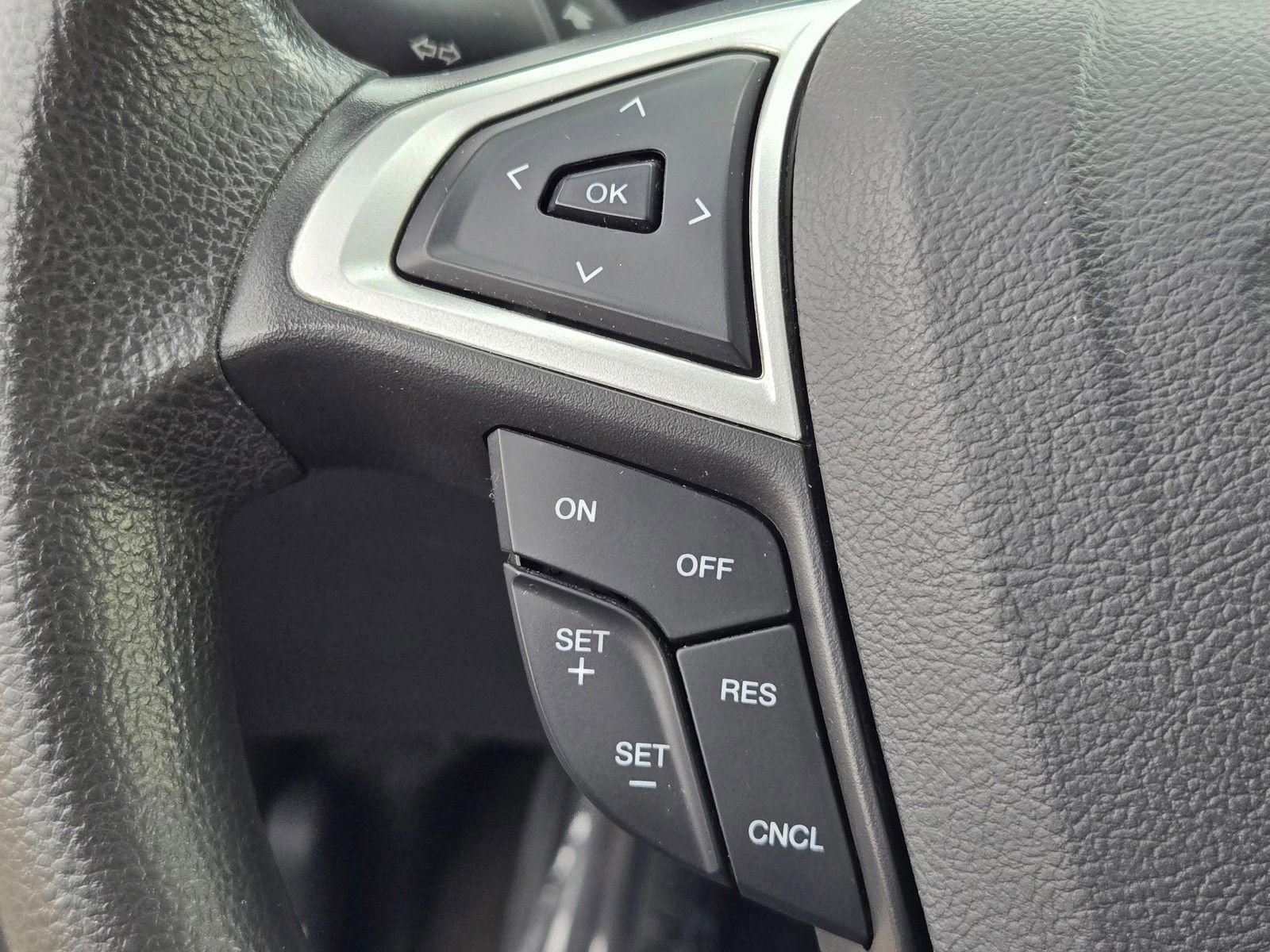 Used 2016 Ford Fusion SE image 16