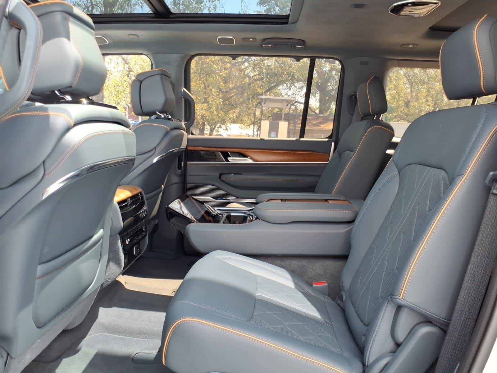 Used 2024 Jeep Grand Wagoneer Series III AWD/4WD image 20