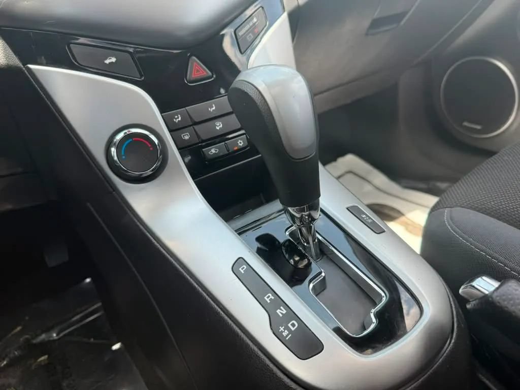 Used 2016 Chevrolet Cruze LT w/ Sun And Sound Package FWD image 17