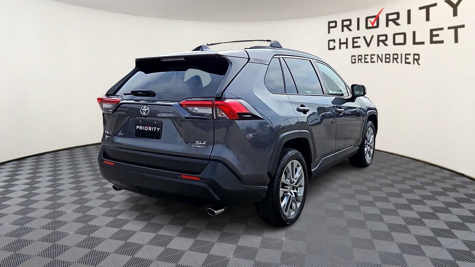 Used 2019 Toyota RAV4 XLE Premium w/ Cold Weather Package AWD/4WD image 8