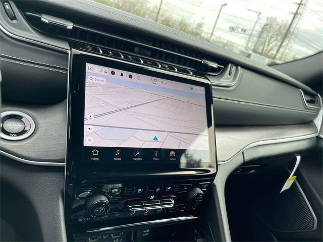 New 2024 Jeep Grand Cherokee L Limited w/ Luxury Tech Group II image 16