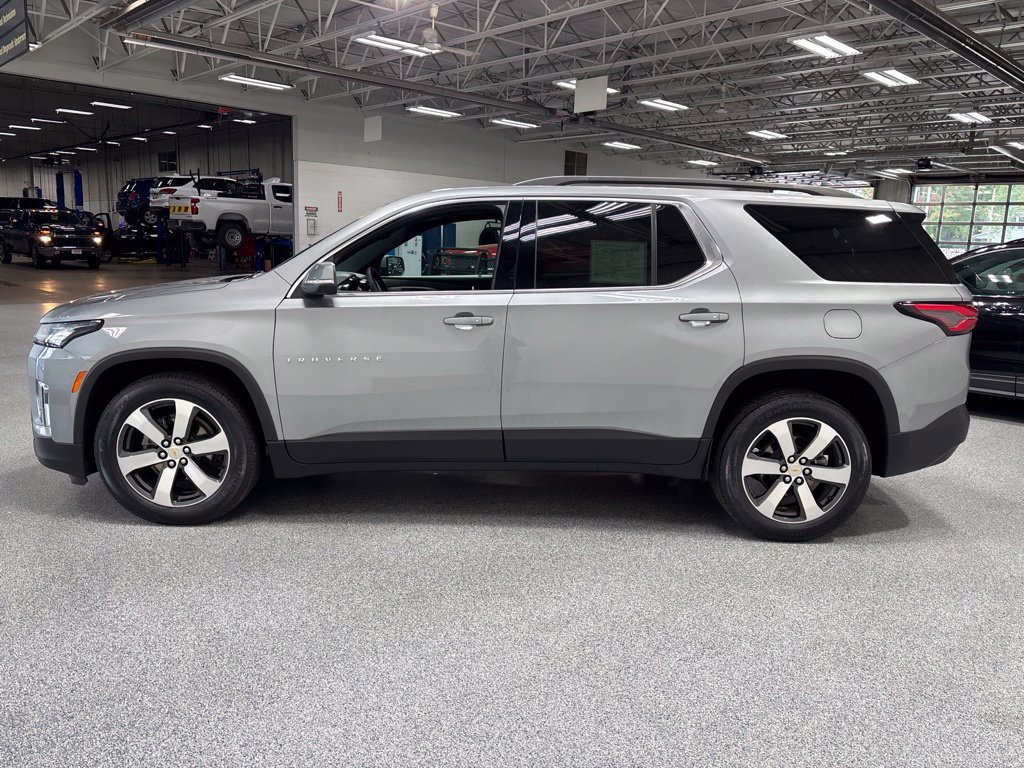 Used 2023 Chevrolet Traverse LT w/ LT Premium Package AWD/4WD image 4