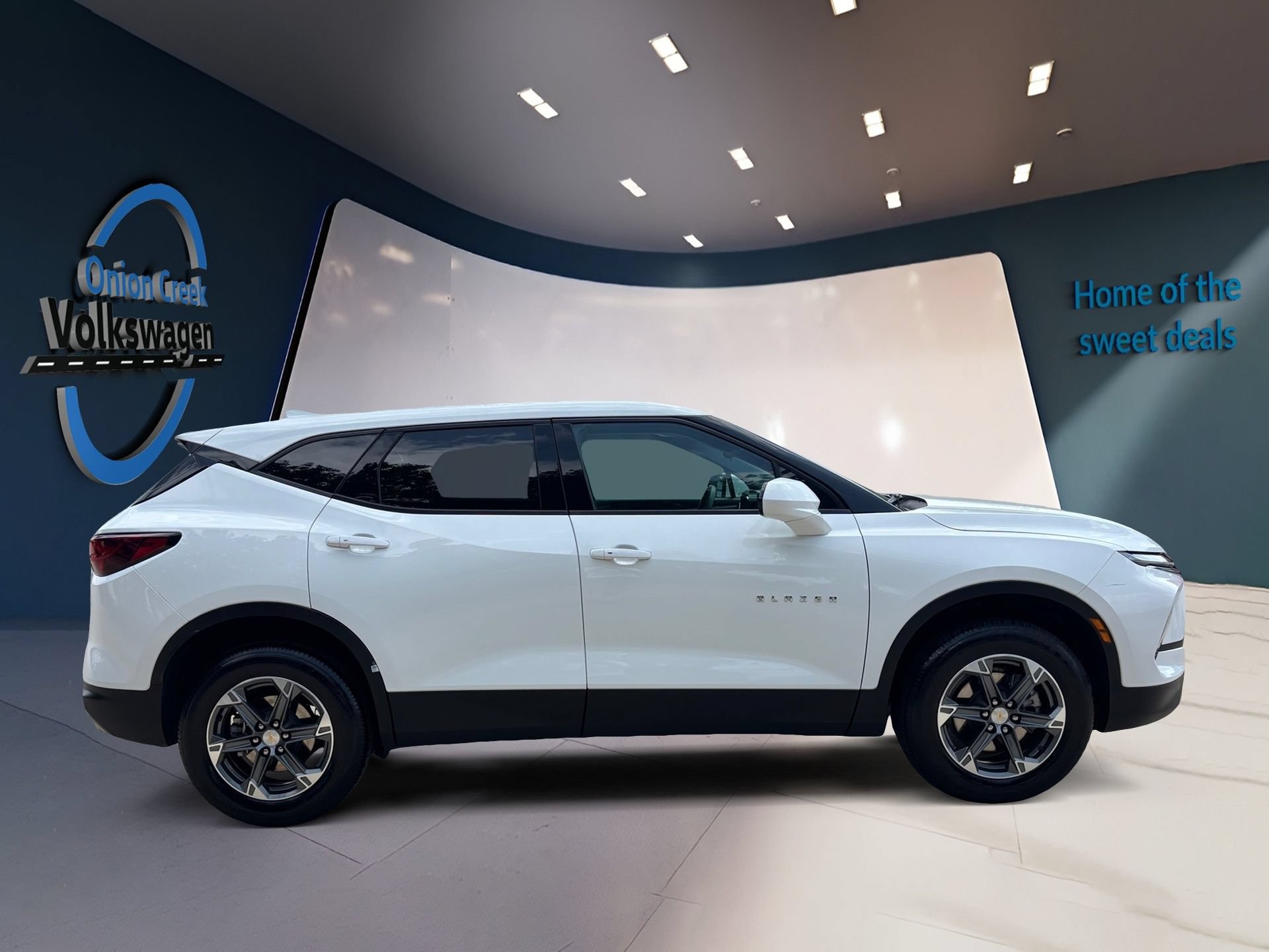 Used 2025 Chevrolet Blazer LT FWD image 4