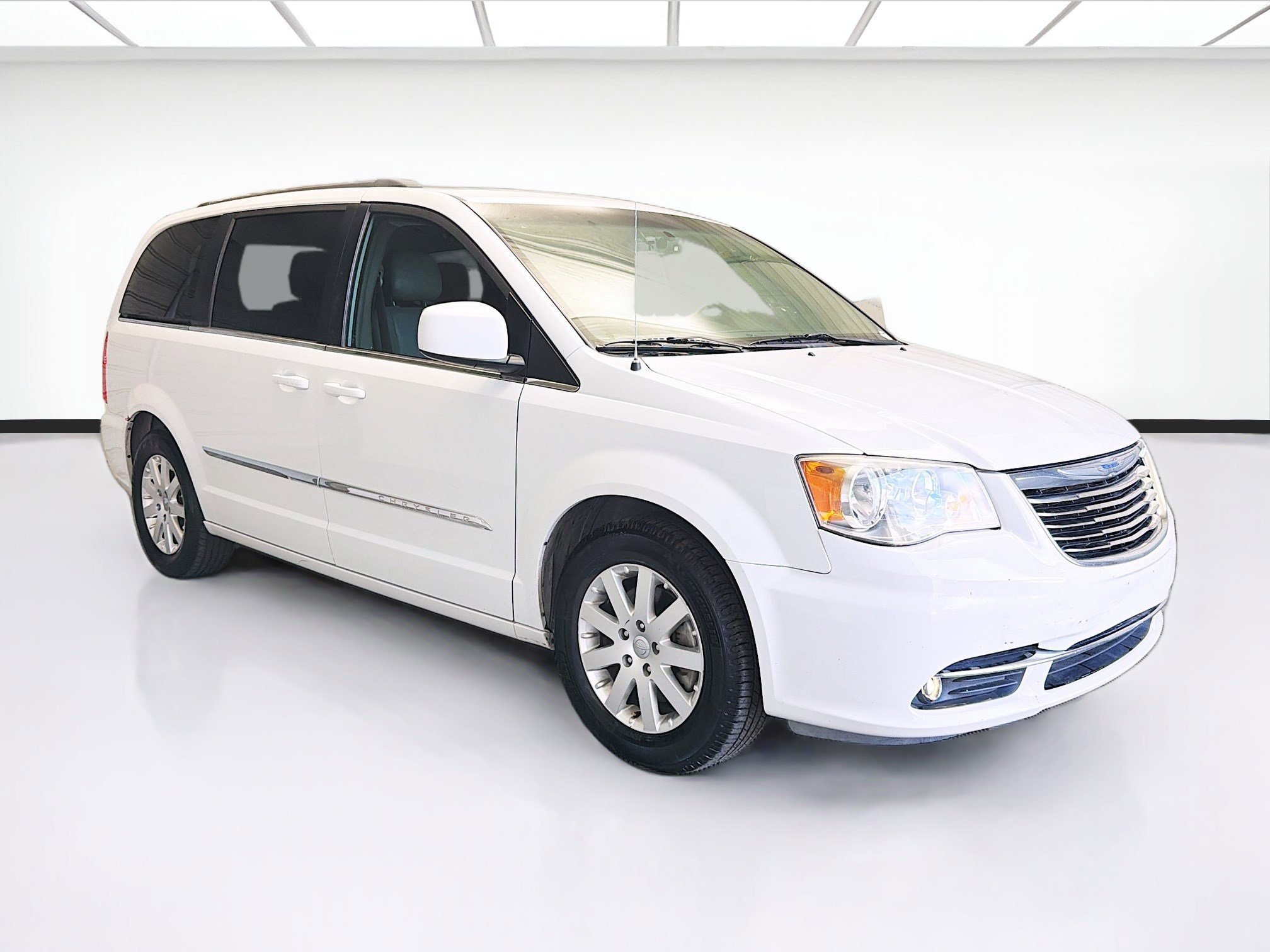 Used 2016 Chrysler Town & Country Touring image 3