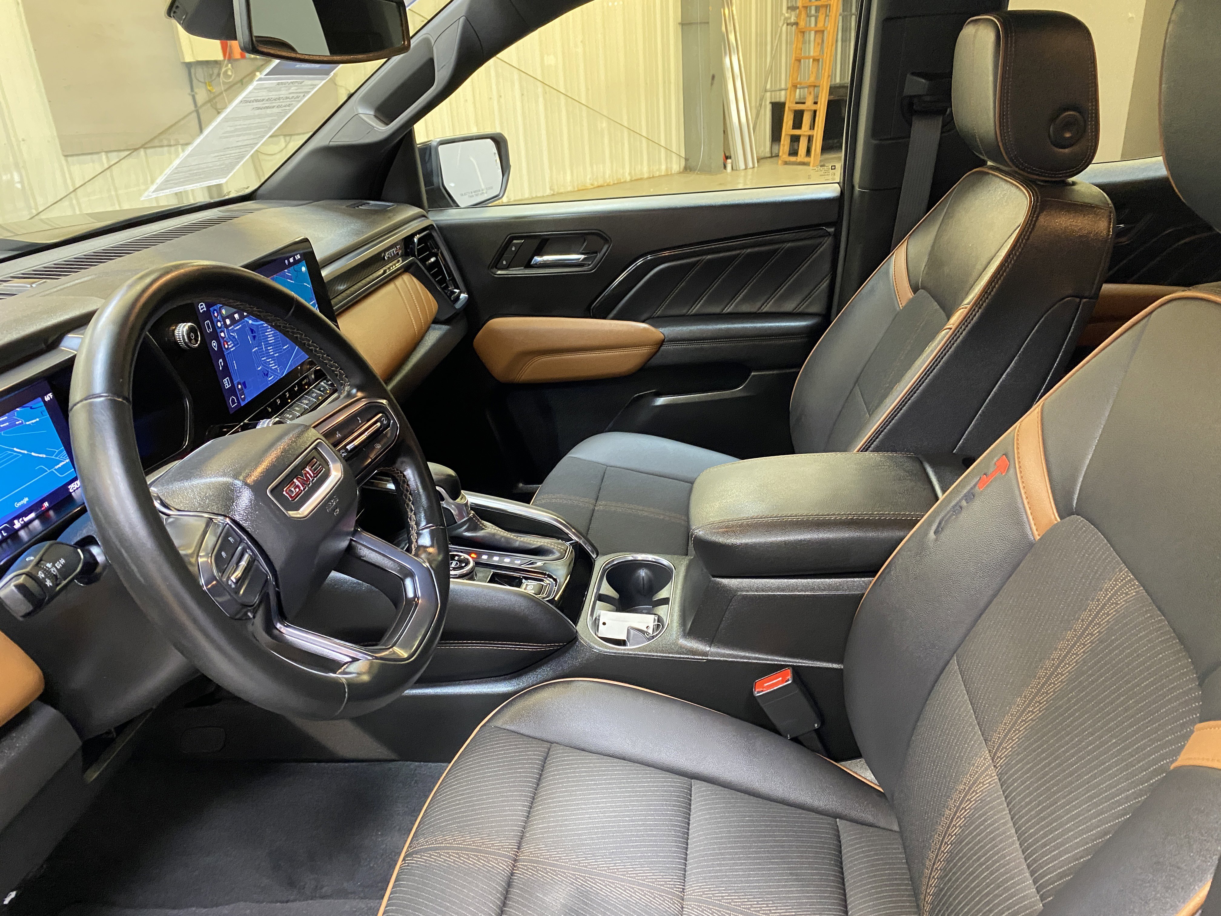 Used 2024 GMC Canyon AT4 image 19