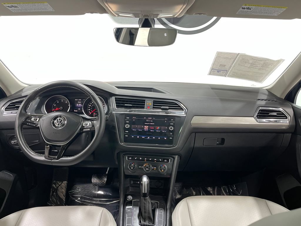 Used 2021 Volkswagen Tiguan SE w/ Panoramic Sunroof Package image 17