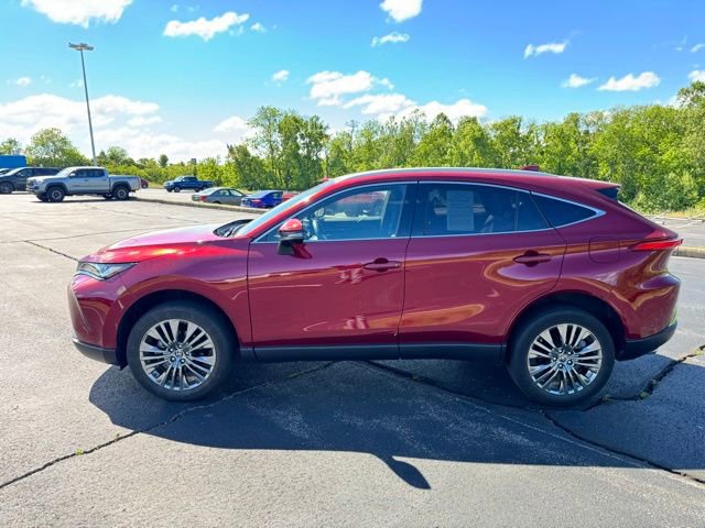 Certified 2024 Toyota Venza XLE AWD/4WD image 6
