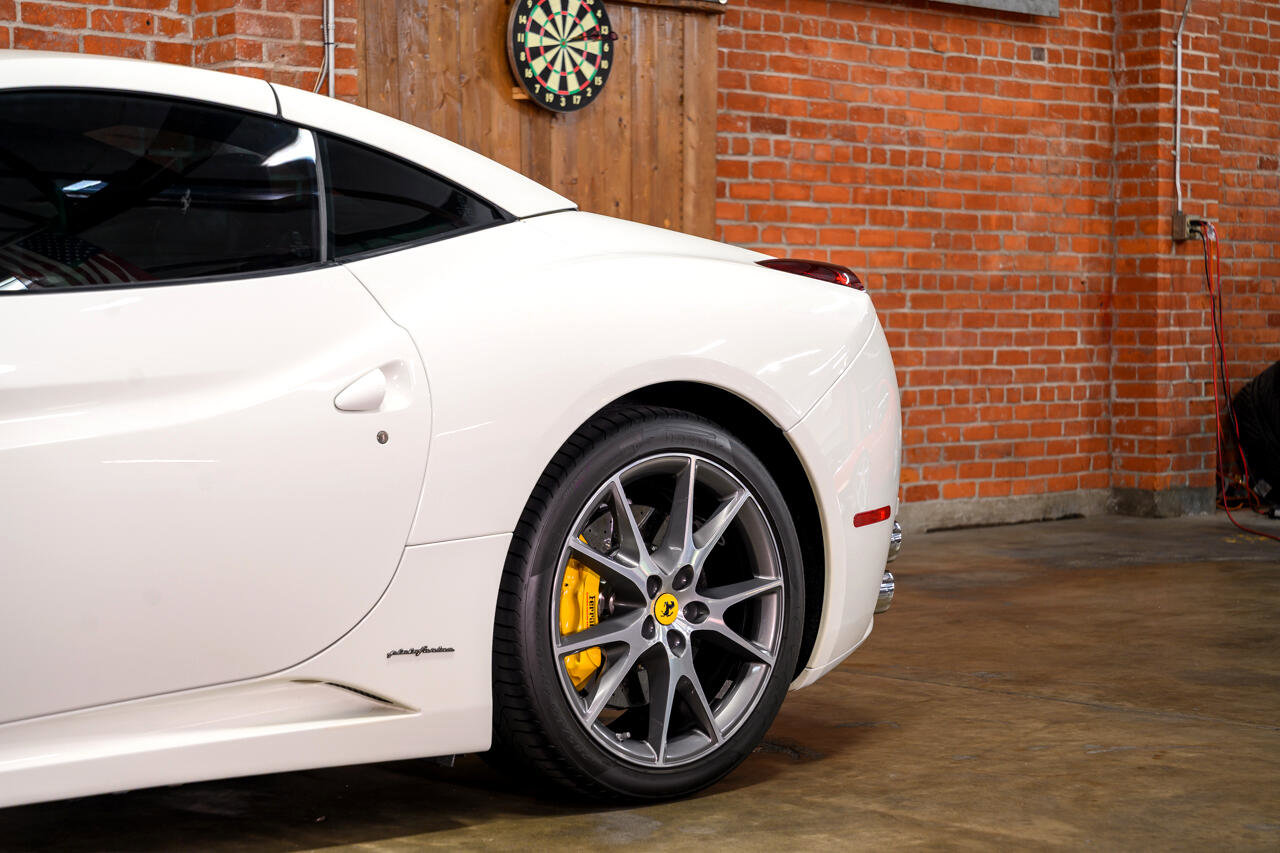Used 2014 Ferrari California image 7