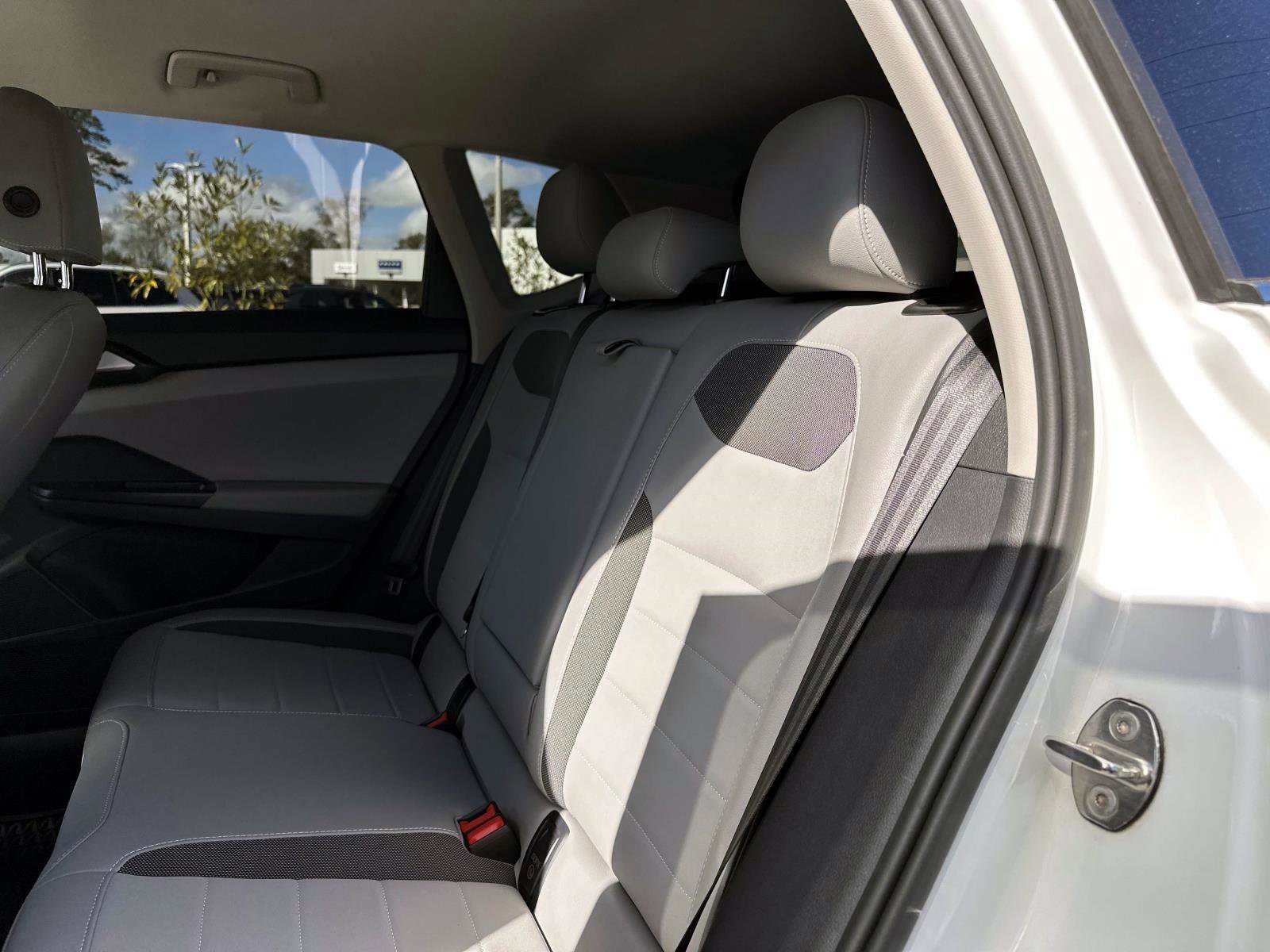 Certified 2022 Volkswagen Taos SE image 12