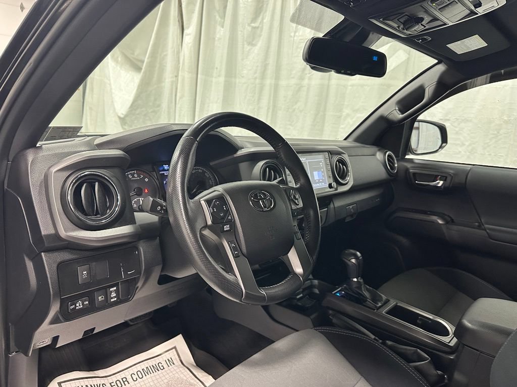 Used 2021 Toyota Tacoma TRD Off-Road w/ Technology Package AWD/4WD image 15