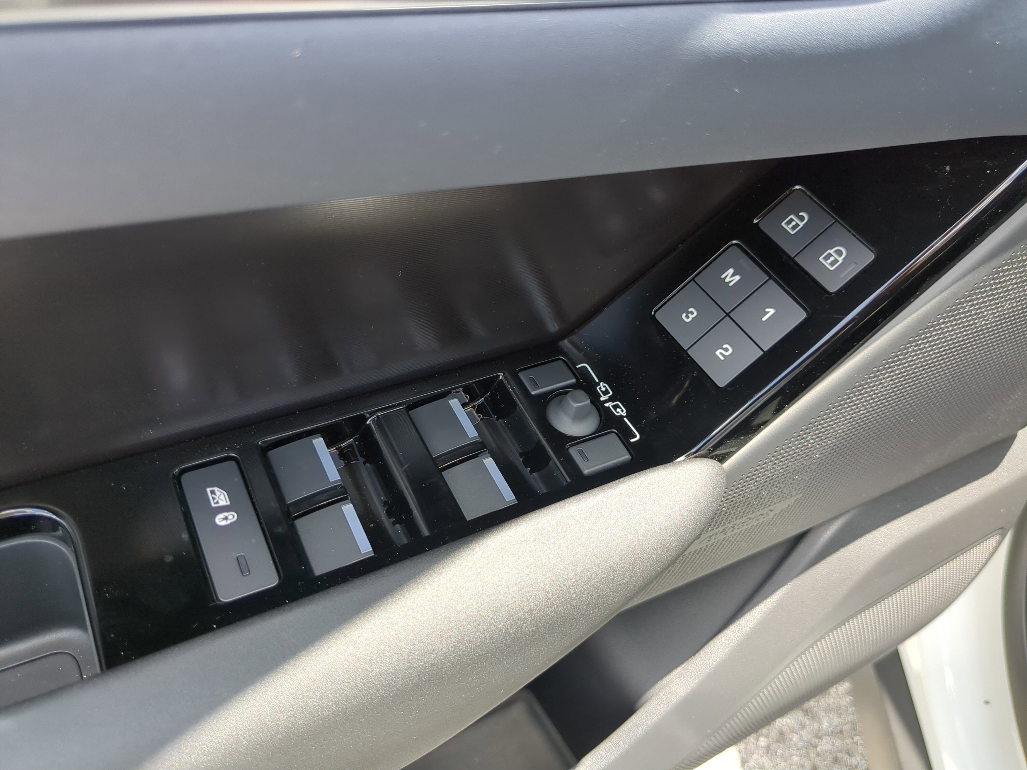 New 2026 Land Rover Range Rover Velar Dynamic SE image 16