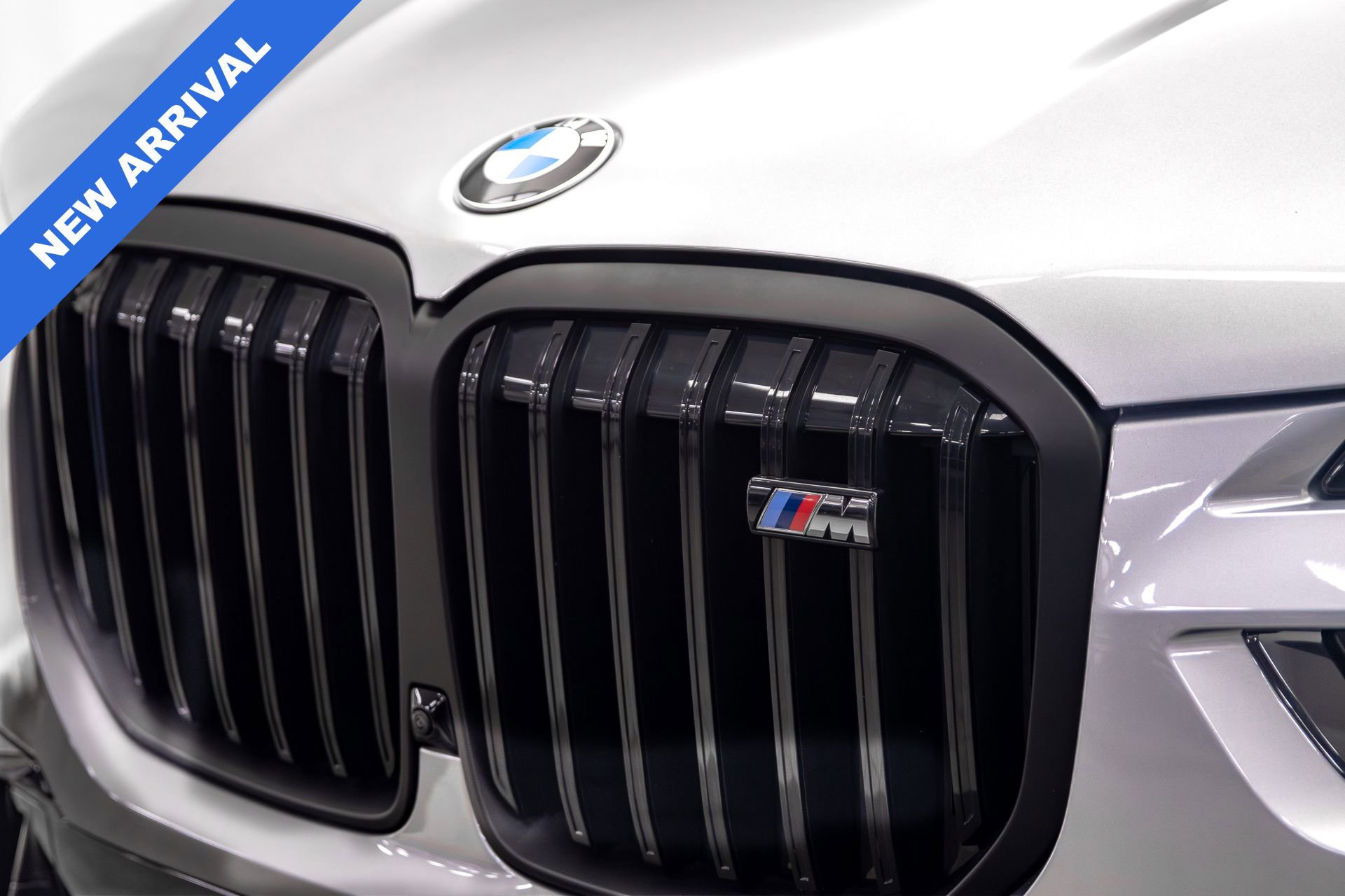 Used 2025 BMW X7 M60i w/ Executive Package image 12