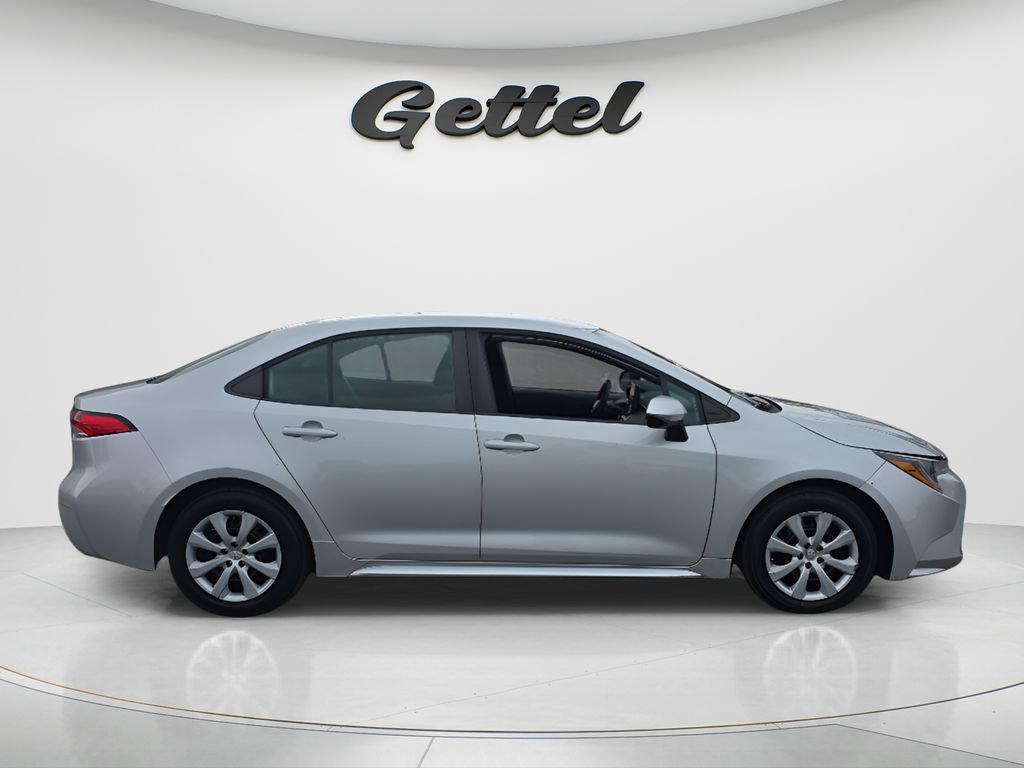 Used 2022 Toyota Corolla LE FWD image 4