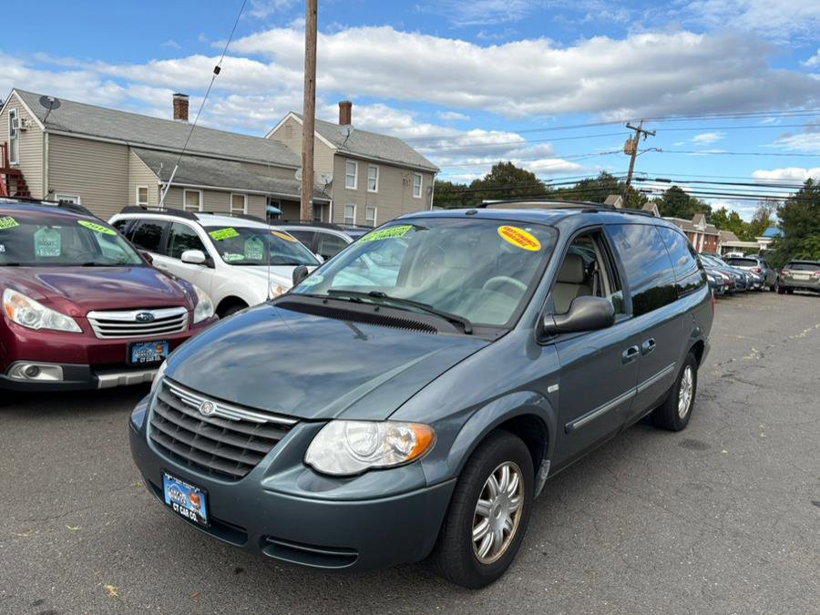 Used 2007 Chrysler Town & Country Touring image 2