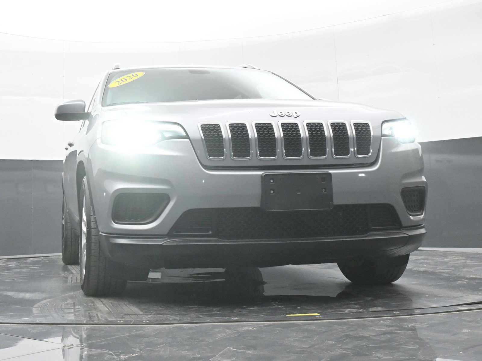 Used 2020 Jeep Cherokee Latitude w/ Cold Weather Group FWD image 42