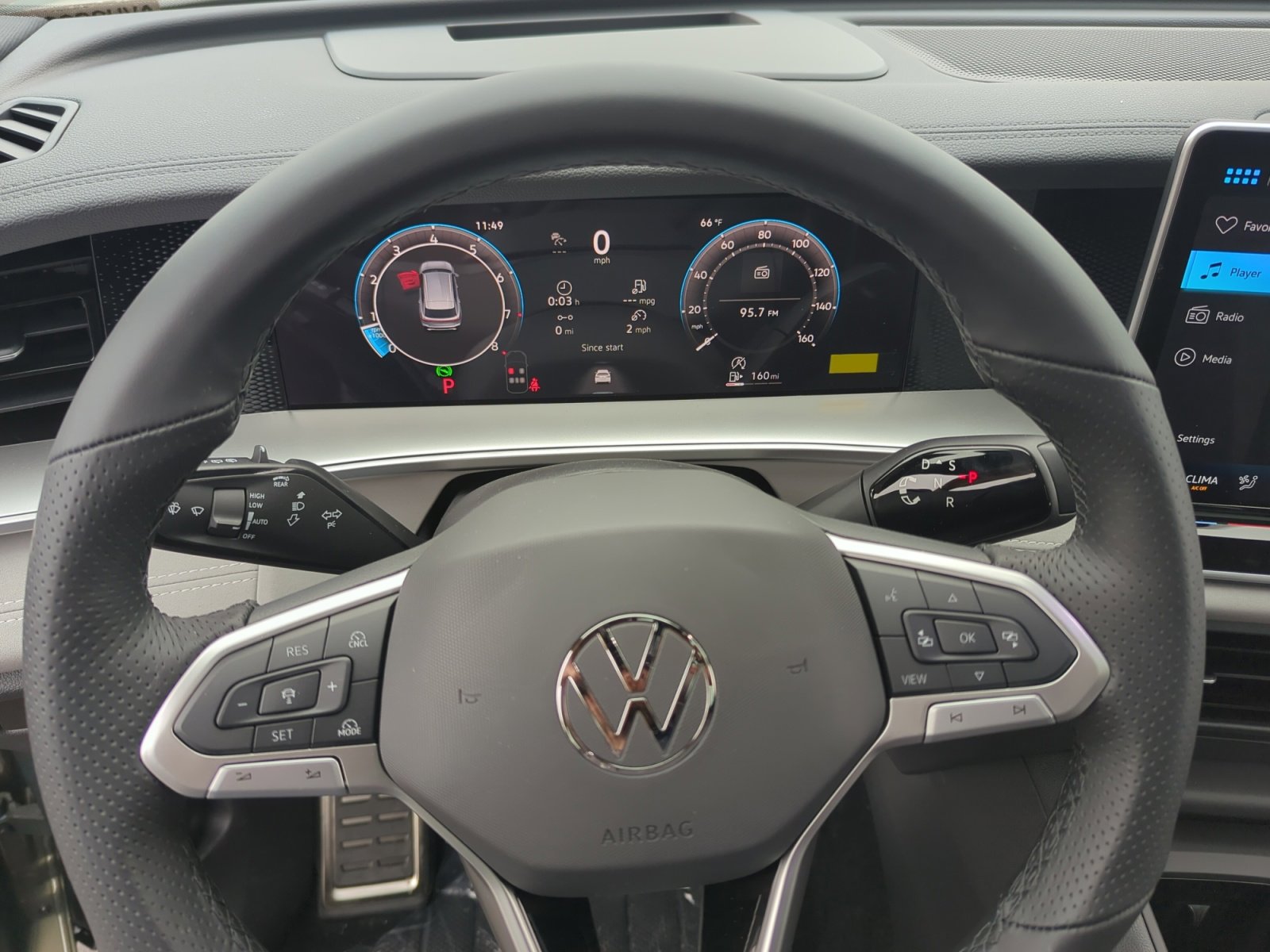 New 2026 Volkswagen Tiguan SE R-Line image 9