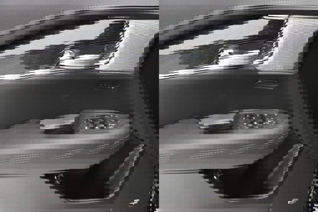 Used 2025 Cadillac XT5 Premium Luxury image 15