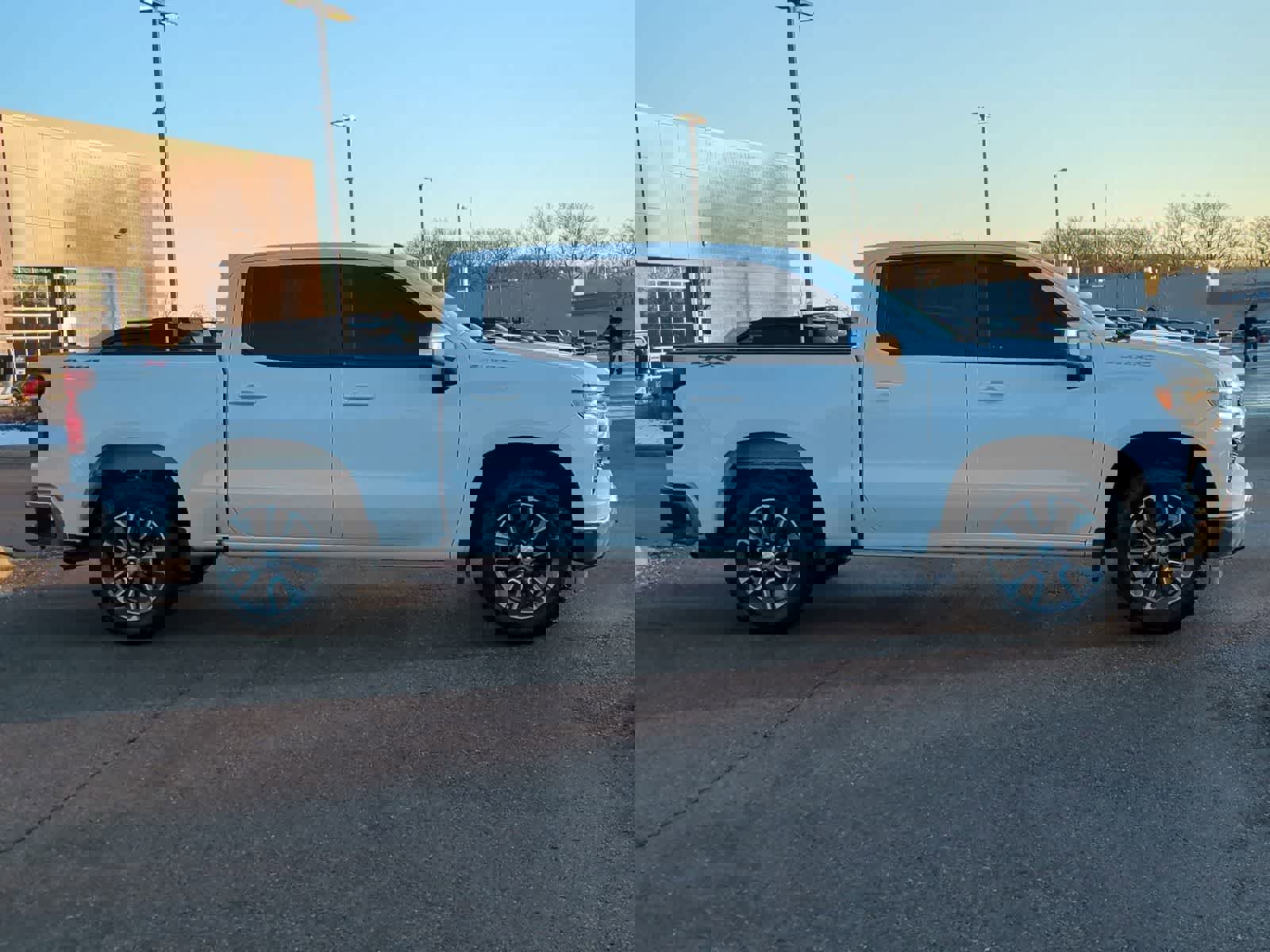 Used 2022 Chevrolet Silverado 1500 LT image 9