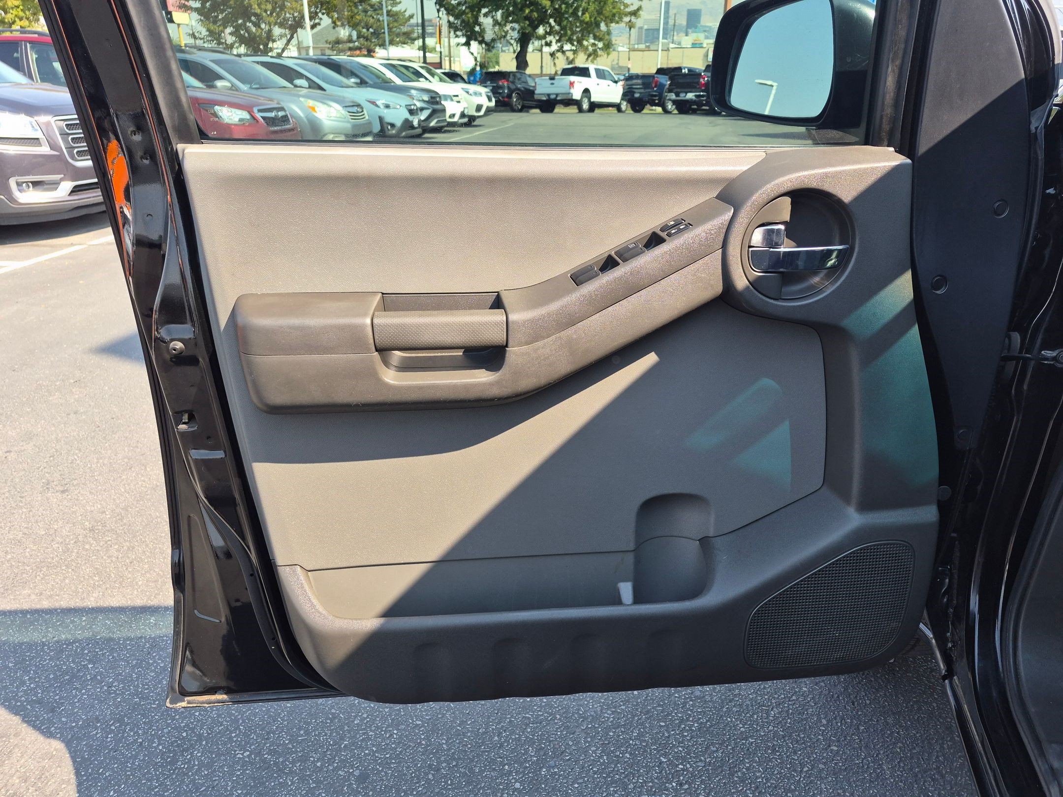 Used 2011 Nissan Xterra S AWD/4WD image 14