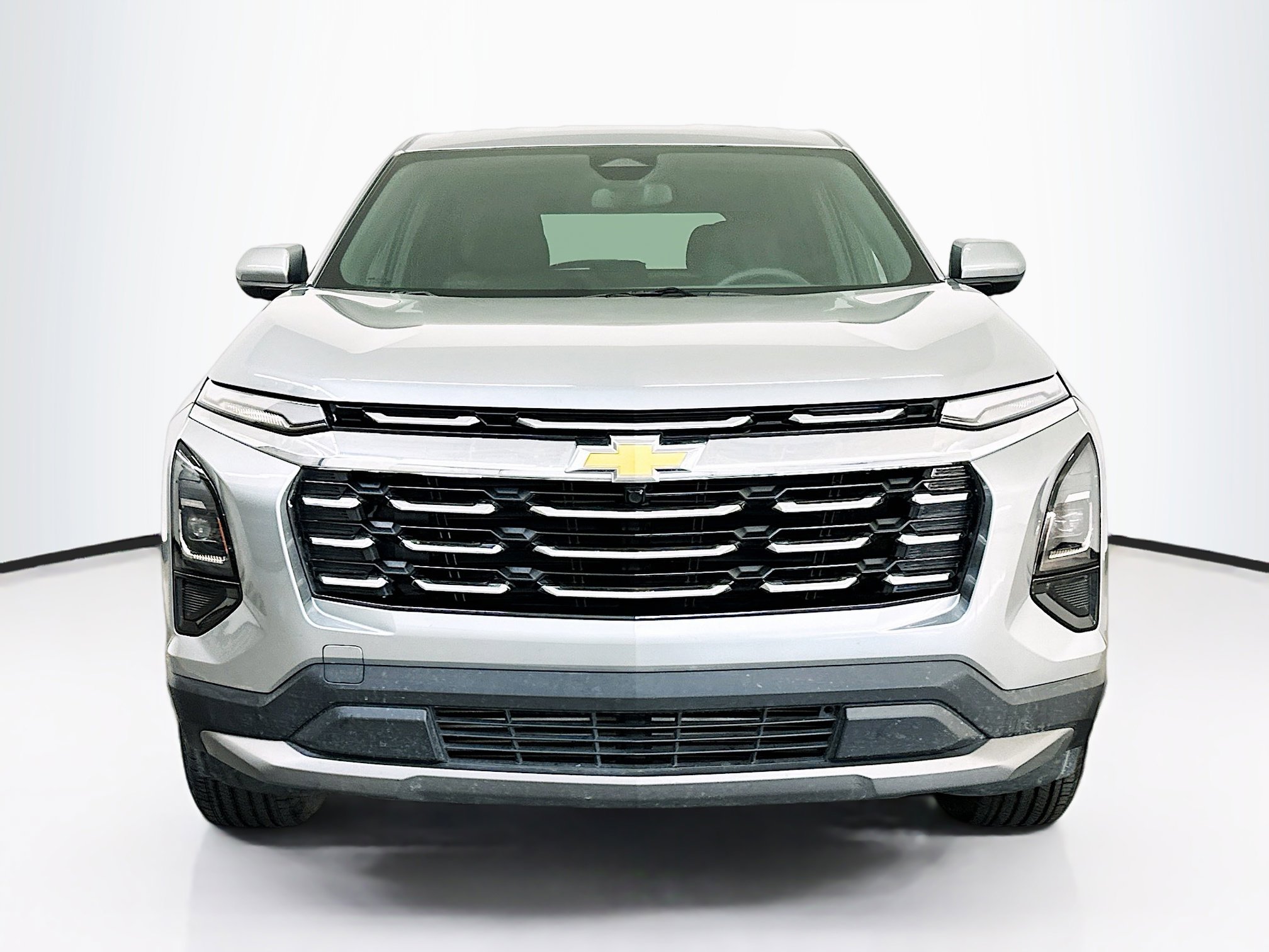 Used 2025 Chevrolet Equinox LT image 2