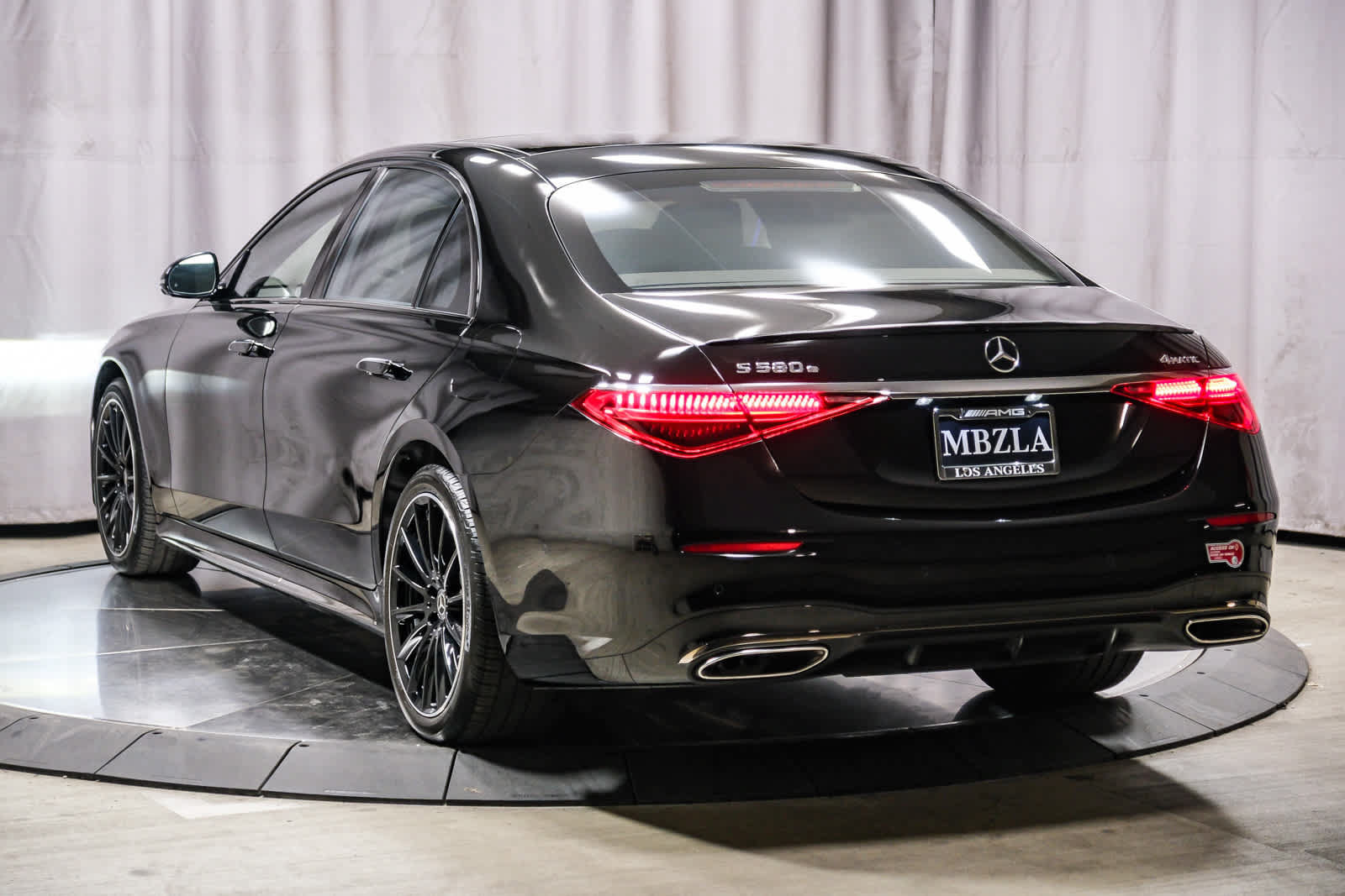 Used 2023 Mercedes-Benz S 580e 4MATIC Sedan image 2