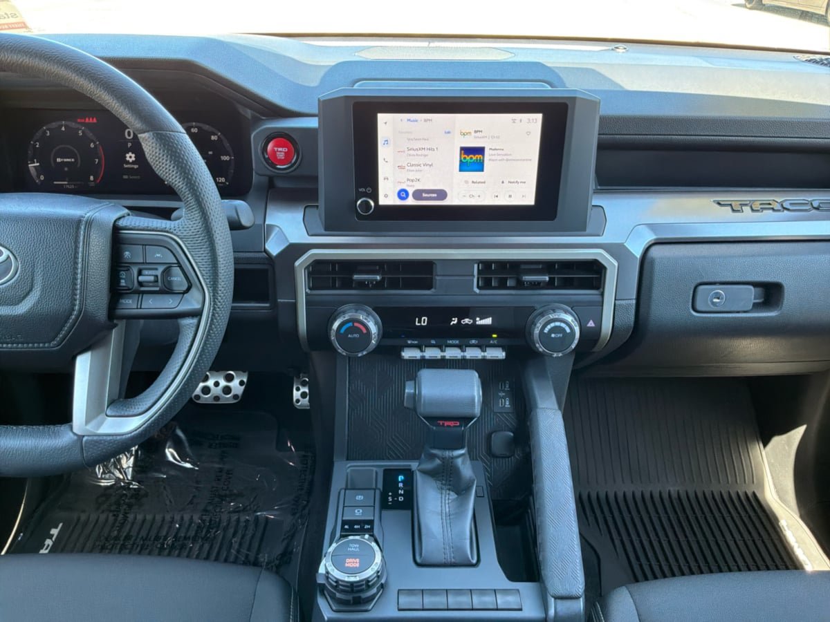 Used 2025 Toyota Tacoma TRD Sport AWD/4WD image 15
