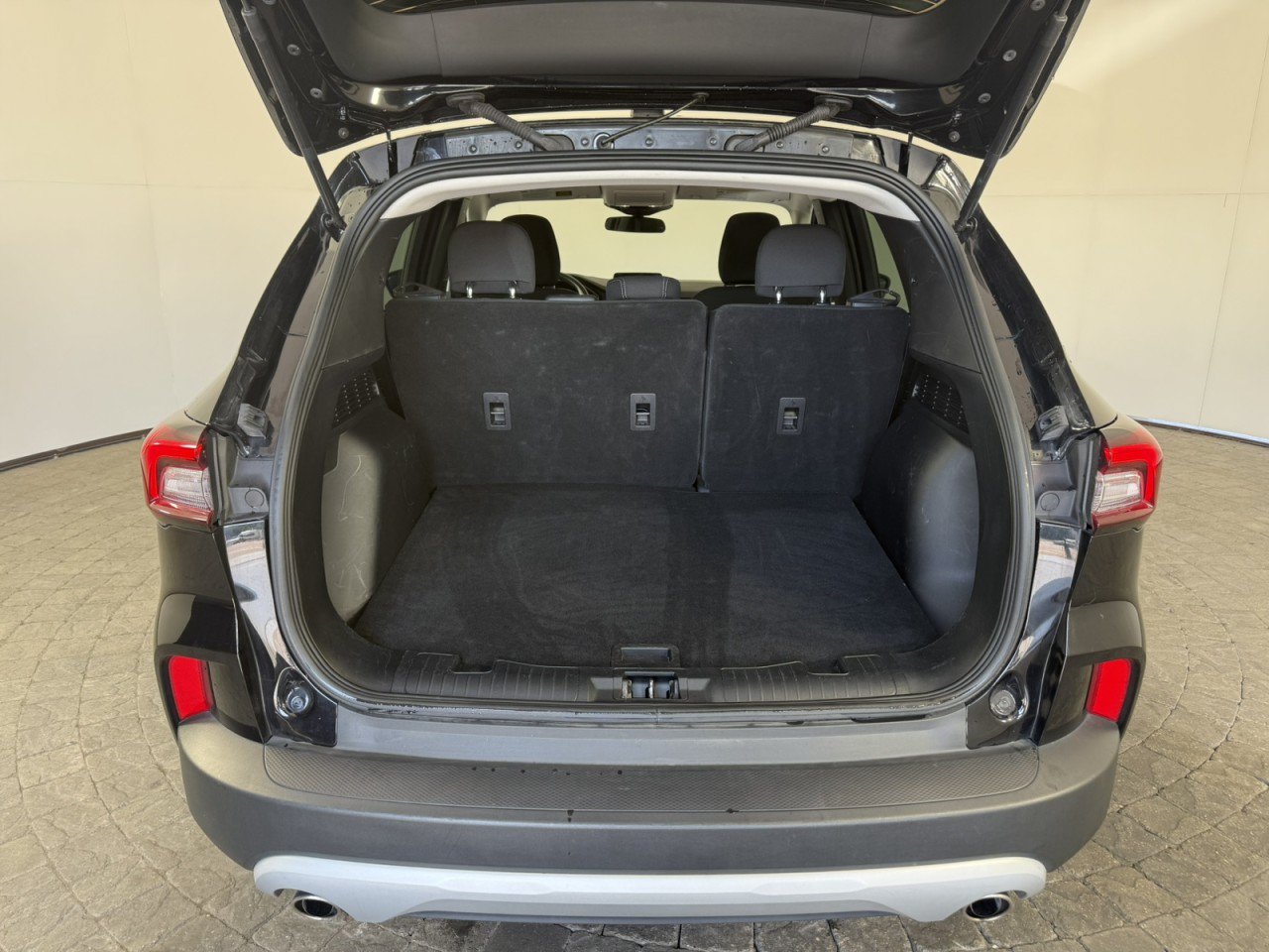 Used 2025 Ford Escape Active AWD/4WD image 7