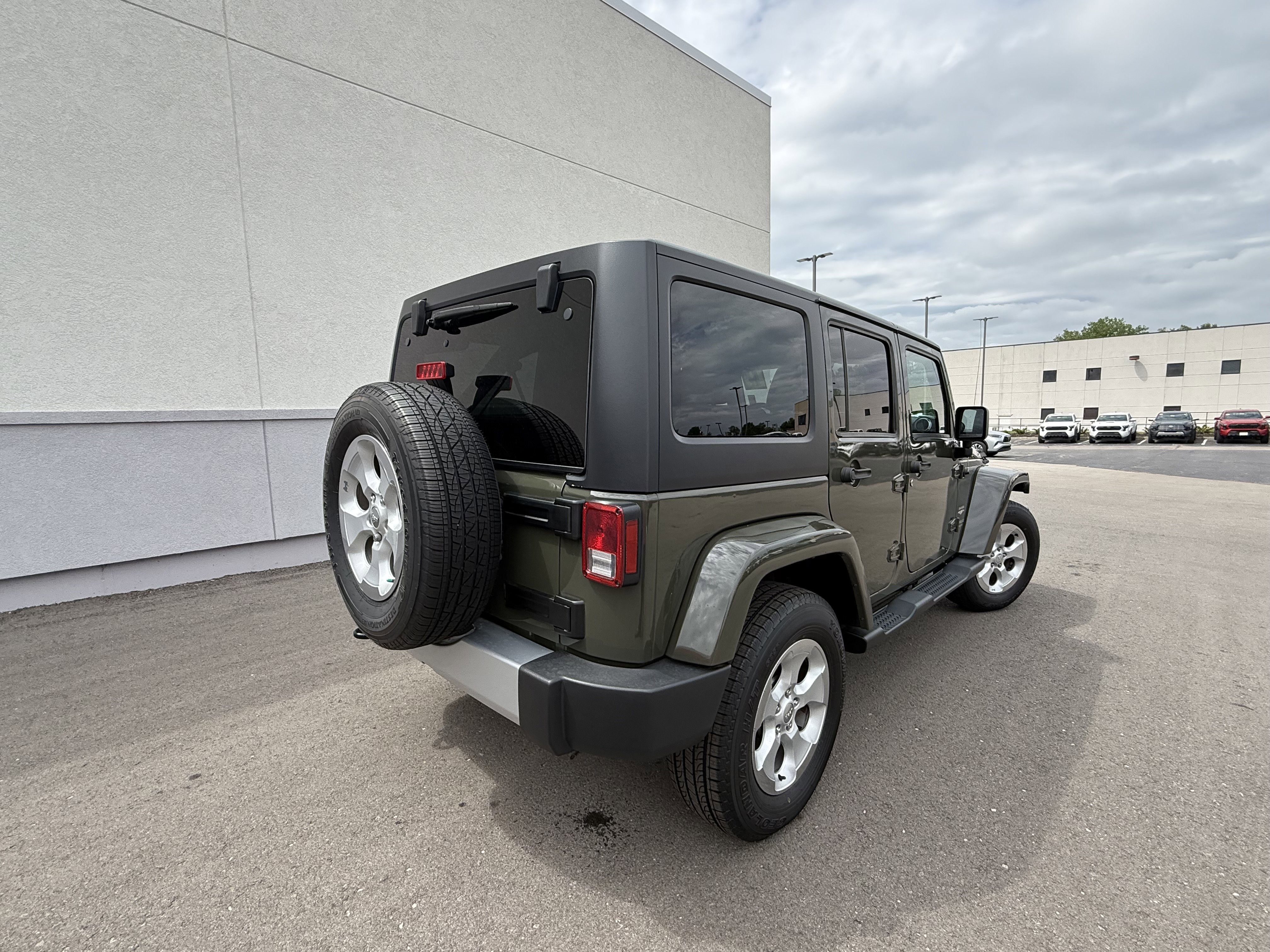 Used 2015 Jeep Wrangler Unlimited Sahara AWD/4WD image 15
