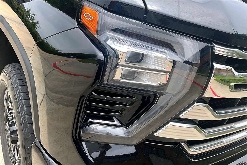 Used 2024 Chevrolet Silverado 2500 High Country w/ High Country Premium Package AWD/4WD image 40