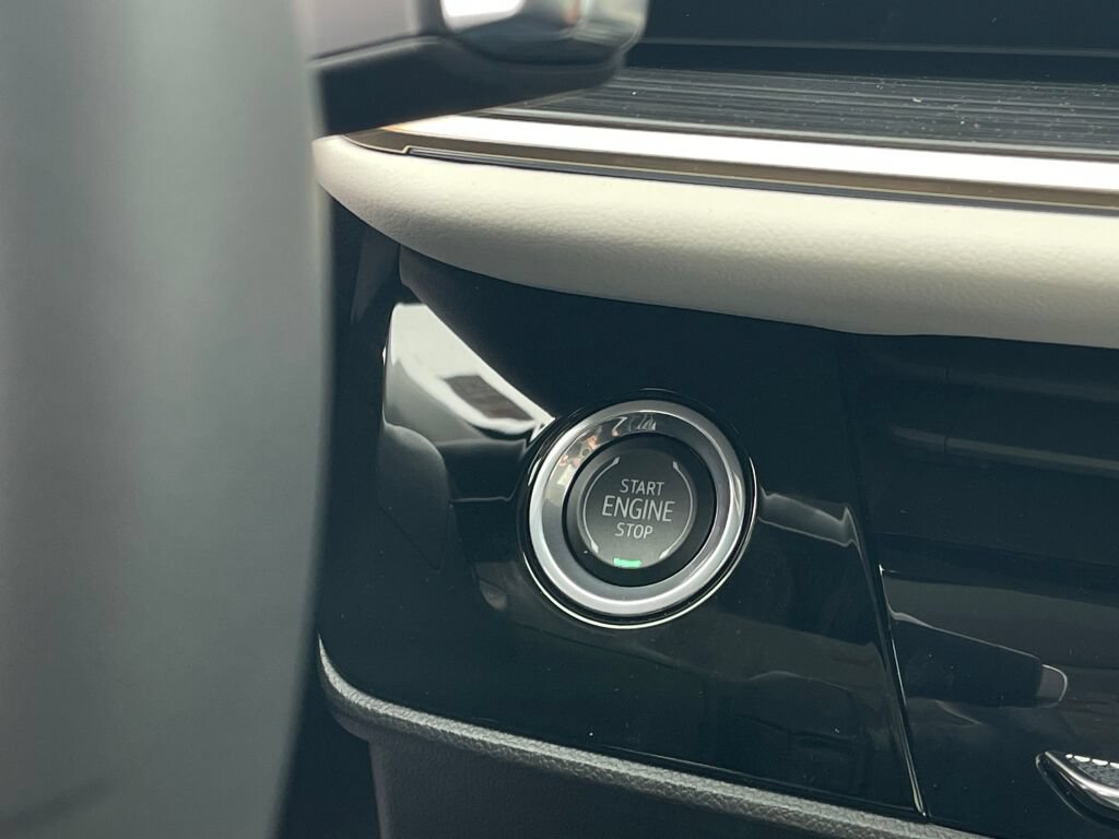 Used 2024 Buick Envision Avenir AWD/4WD image 16