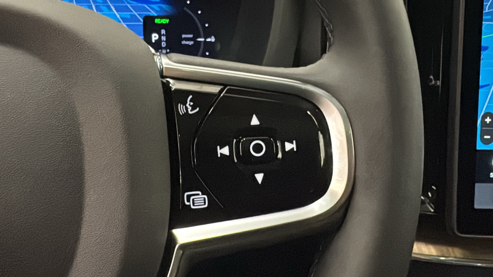 New 2027 Volvo XC60 T8 Plus AWD/4WD image 14