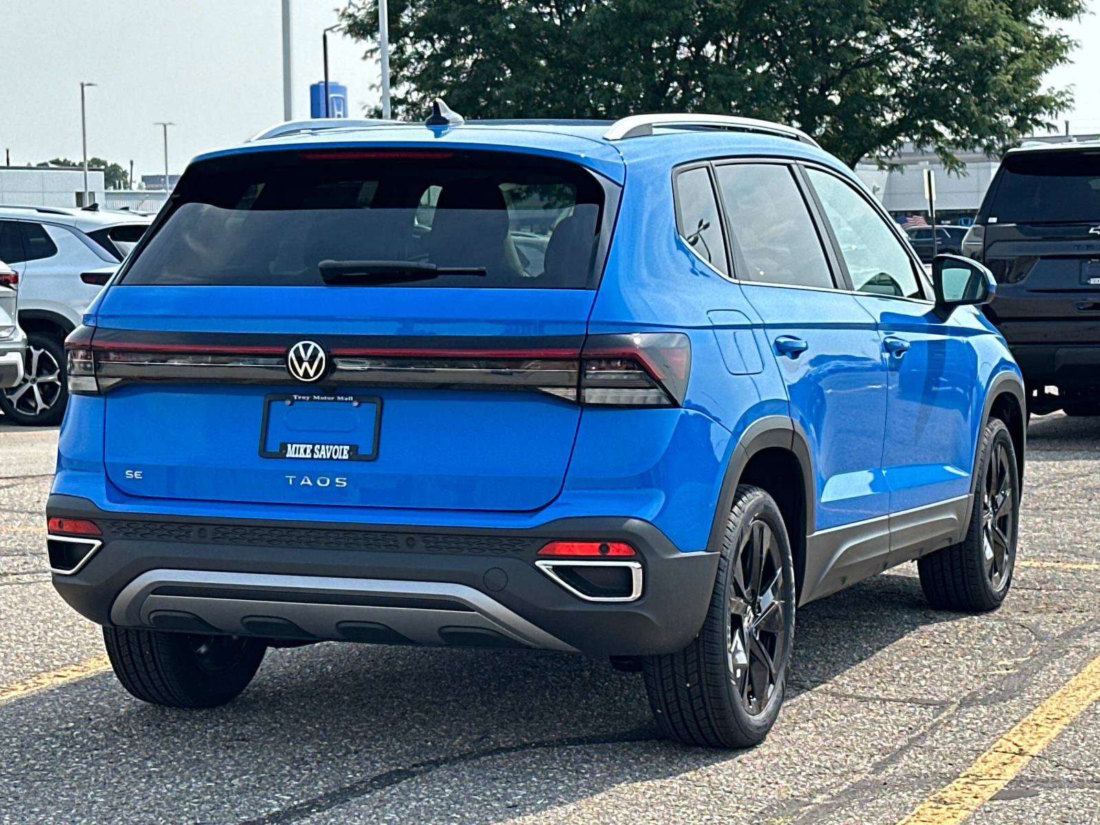 New 2025 Volkswagen Taos SE image 5