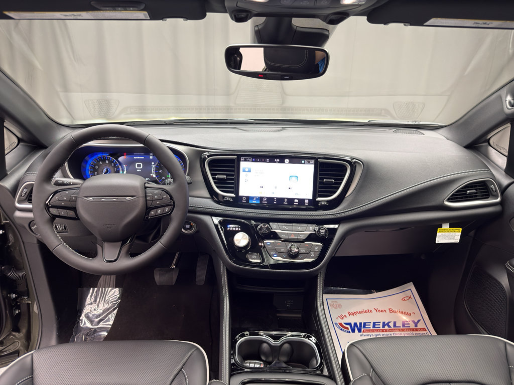 New 2027 Chrysler Pacifica Limited AWD/4WD image 8