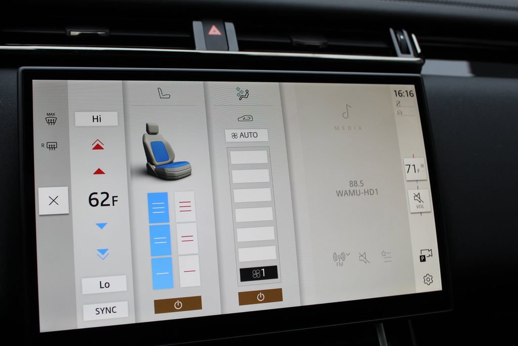 New 2026 Land Rover Range Rover Velar Dynamic SE AWD/4WD image 17