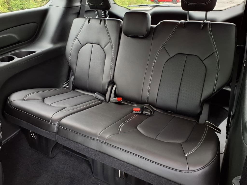 New 2026 Chrysler Pacifica Select image 8