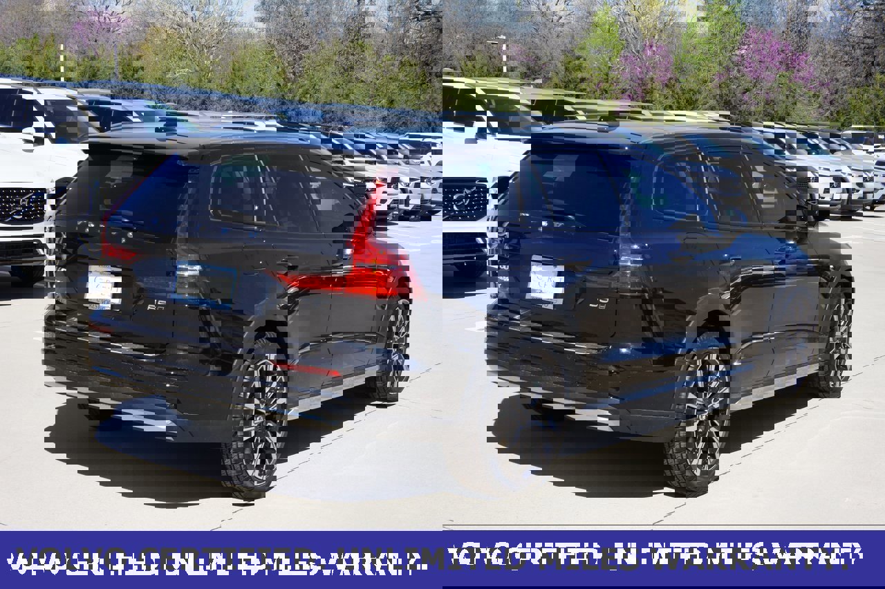 New 2025 Volvo V60 B5 Cross Country Ultra w/ Protection Package Premier image 4