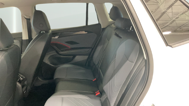 Used 2026 Volkswagen Tiguan SE AWD/4WD image 16